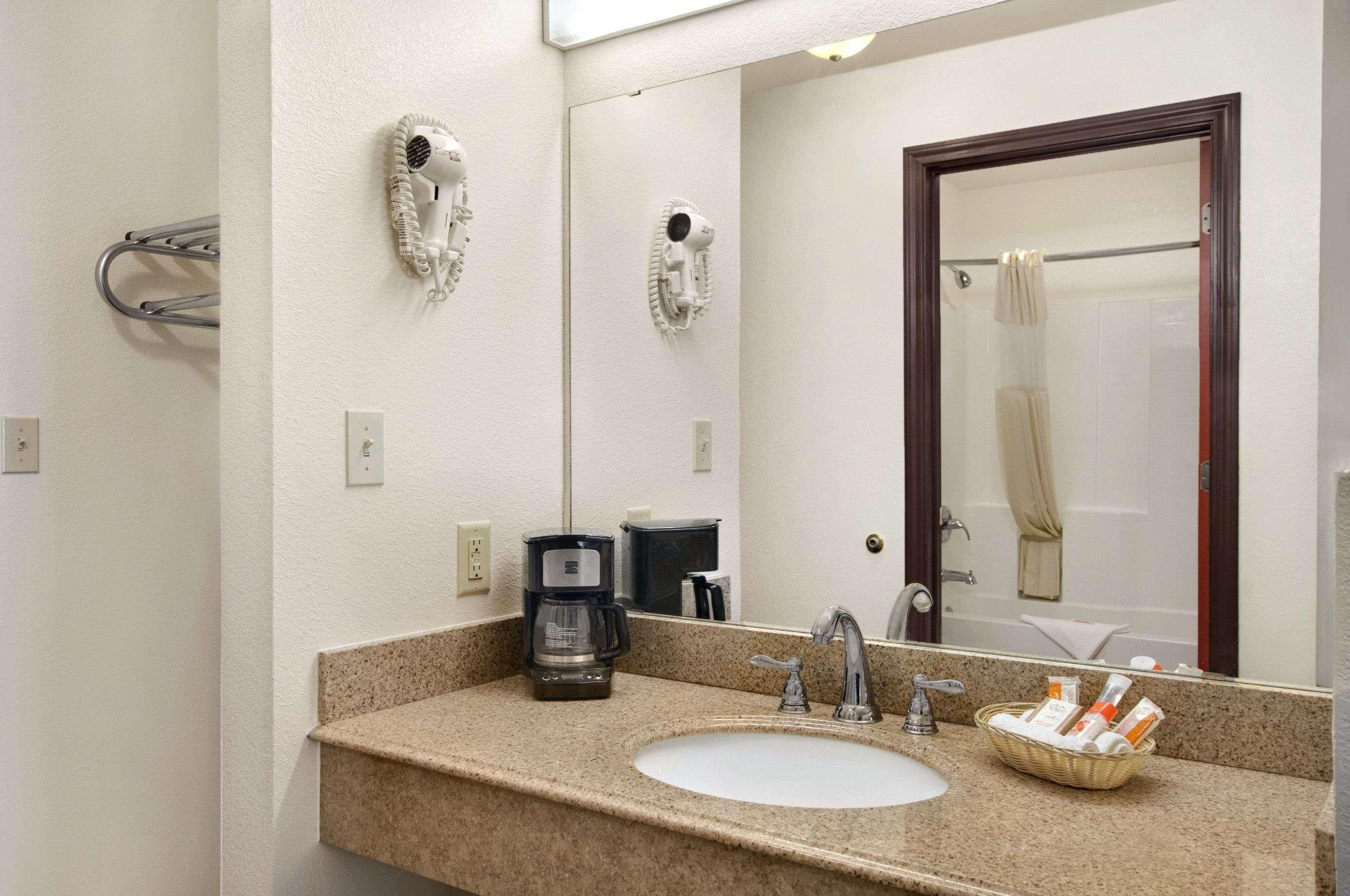 Howard Johnson By Wyndham Lubbock Tx מראה חיצוני תמונה
