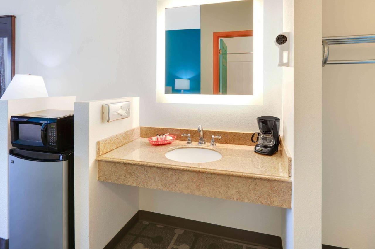 Howard Johnson By Wyndham Lubbock Tx מראה חיצוני תמונה